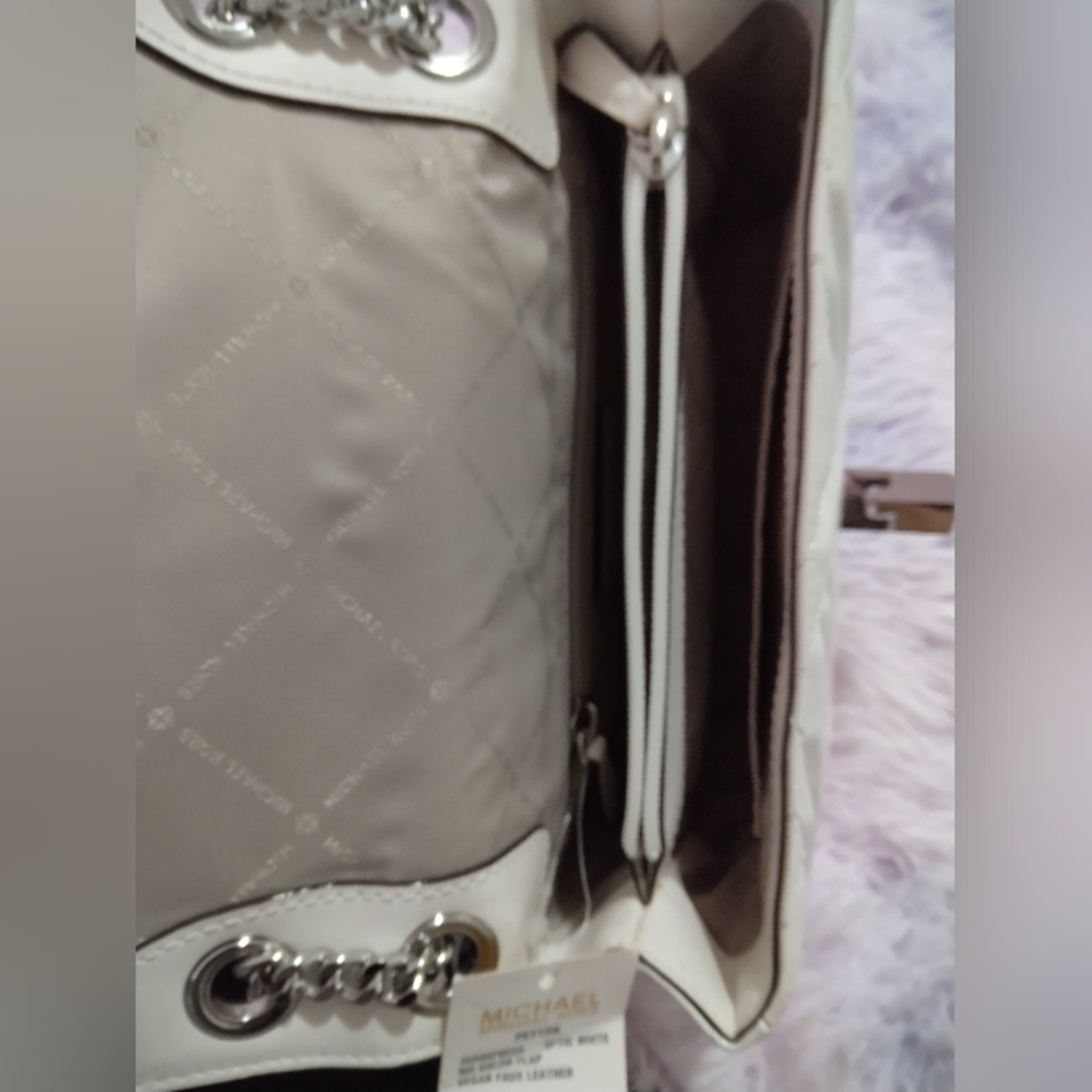 Host Pick✨Micheal Kors Peyton MED shoulder flap optic white bag NewW/Defects - Picture 6 of 17